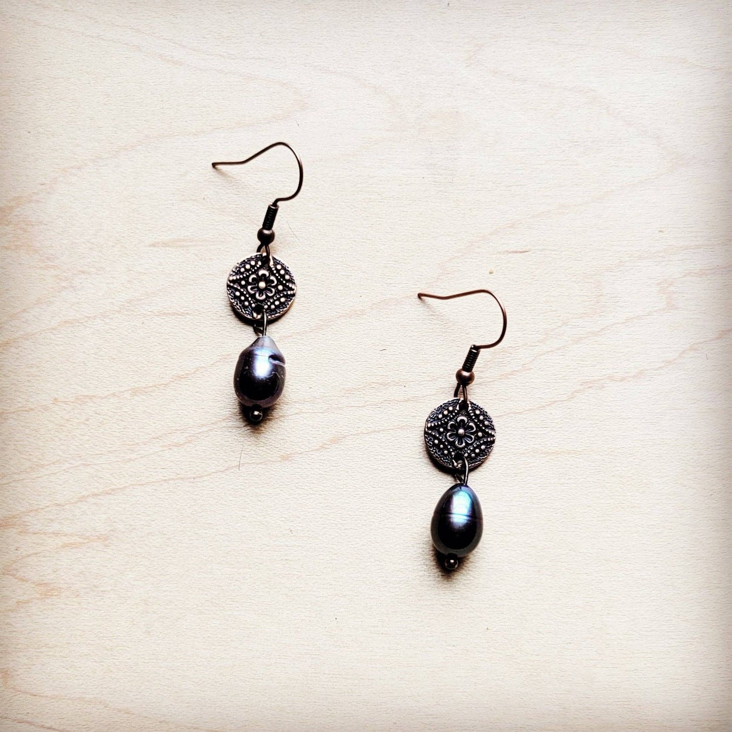 **Genuine Freshwater Gray Pearl Earrings